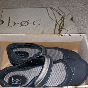 BRAND NWT b.o.c Saratov Mary Jane Flats